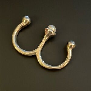 Uno de 50 double-finger pearl endcap ring